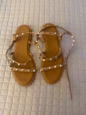 Nicole Miller Tan Pyramid Stud Strappy Sandals Size 9